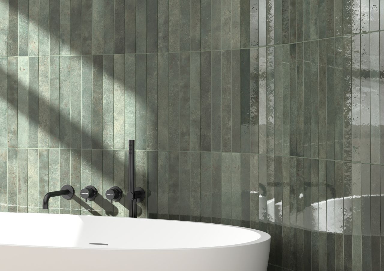 EQUIPE VERTICALE 5*40 OAKMOSS zöld színű fényes hosszúkás fürdőszobai csempe