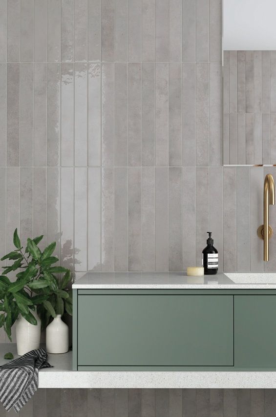EQUIPE VERTICALE 5*40 DIM GRAY szürke hosszúkás fényes csempe