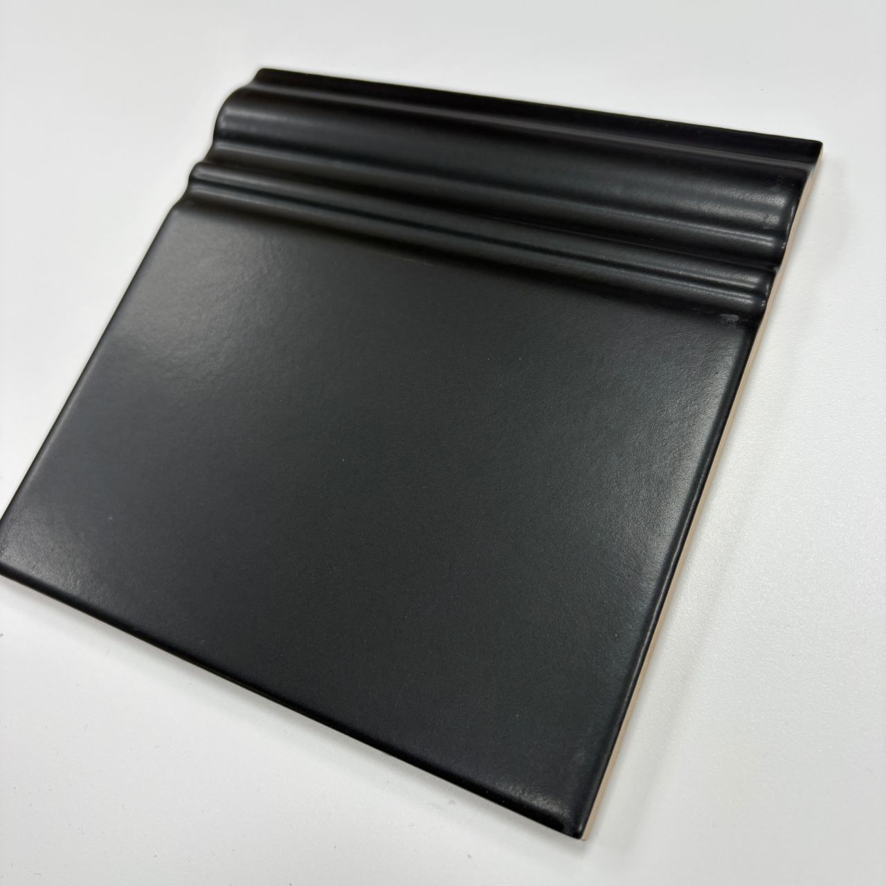 FEKETE Matt Lábazati Indító Csempe