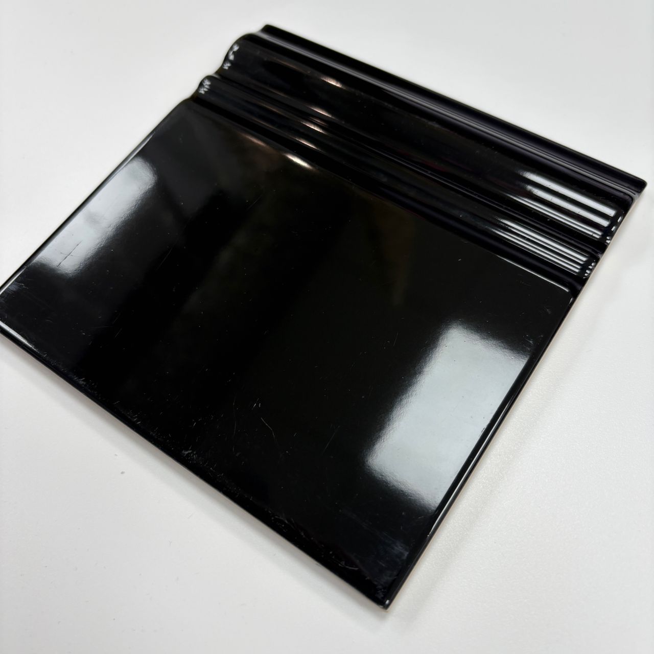 FEKETE Fényes Lábazati Indító Csempe