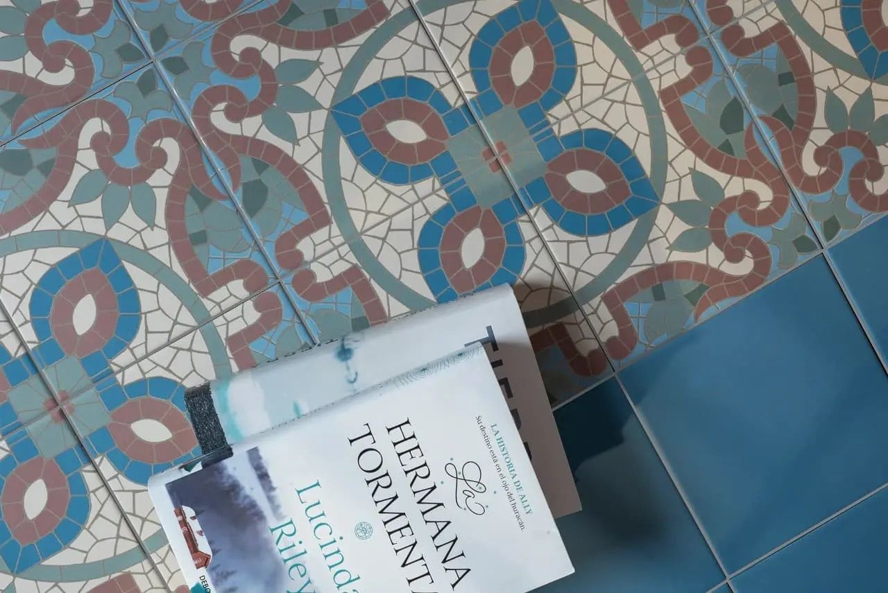 ESTUDIO HIGHBURRY ROSETTY padló és falburkolat